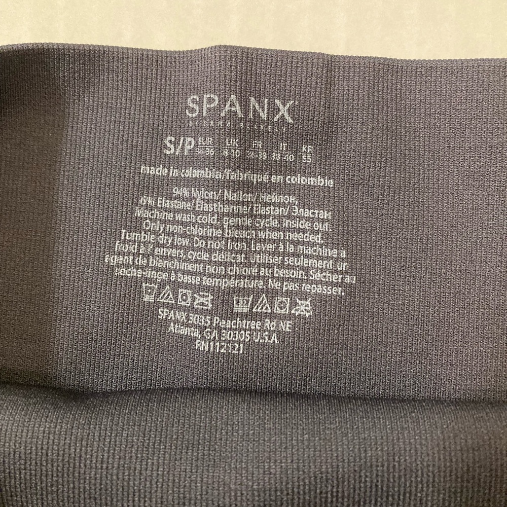SPANX | NWT Look At Me Now Leggings Black Camo - Picture 6 of 6